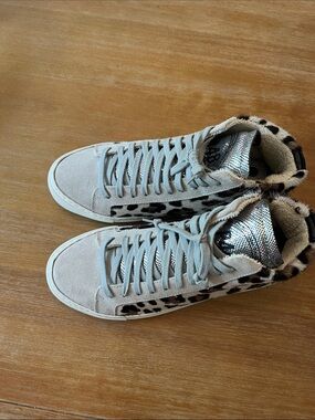P448 Women’s Leopard-Accent High Top Sneakers in Light Gray